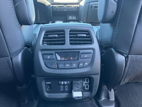 Used 2022 Honda Pilot Touring image 38