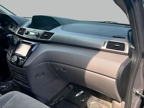 Used 2016 Honda Odyssey SE image 18