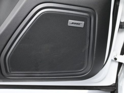 Certified 2025 Porsche Macan AWD/4WD image 11