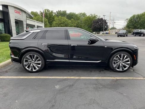 Used 2026 Cadillac Lyriq Signature Luxury w/ Nappa Leather Package AWD/4WD image 11