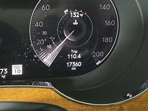 Used 2023 Bentley Bentayga Plug-In Hybrid AWD/4WD image 22