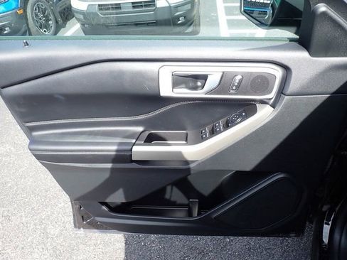 Used 2023 Ford Explorer XLT AWD/4WD image 21