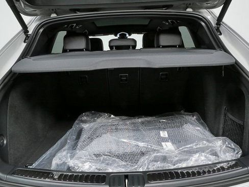 New 2026 Porsche Macan image 31