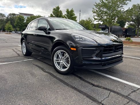 Certified 2024 Porsche Macan image 25