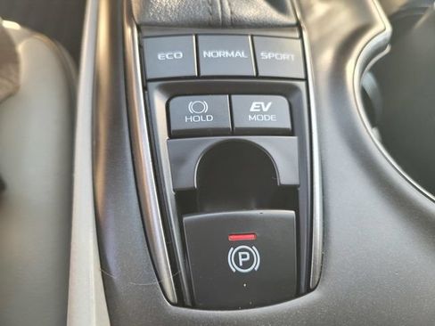Used 2022 Toyota Camry SE FWD image 25