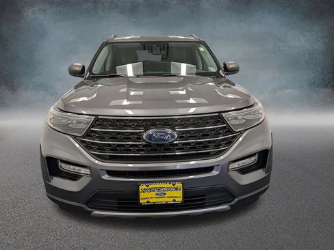 Used 2023 Ford Explorer XLT w/ Equipment Group 202A AWD/4WD image 2