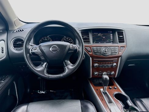 Used 2020 Nissan Pathfinder Platinum FWD image 19