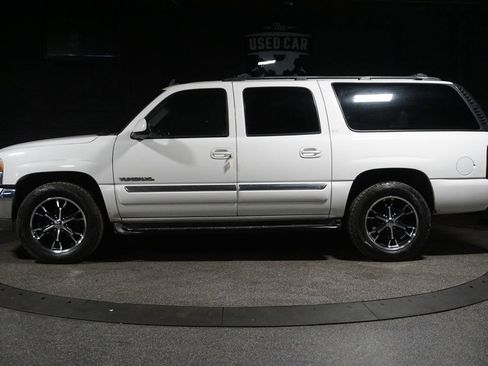 Used 2006 GMC Yukon XL SLT w/ SLT Preferred Equipment Group AWD/4WD image 2