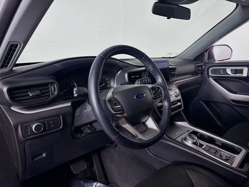 Certified 2022 Ford Explorer XLT w/ Class IV Trailer Tow Package image 9