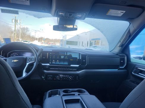 Used 2024 Chevrolet Silverado 2500 LT image 8