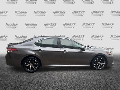 Used 2019 Toyota Camry SE image 11