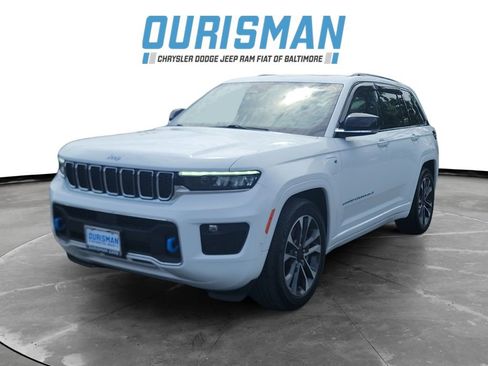 Used 2023 Jeep Grand Cherokee Overland w/ Luxury Tech Group IV AWD/4WD image 2