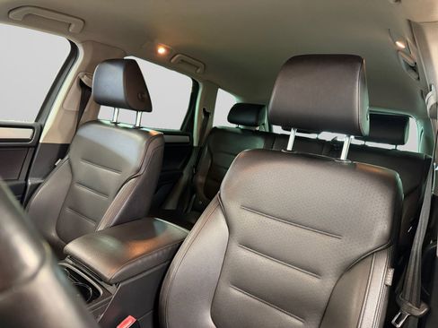 Used 2013 Volkswagen Touareg Sport image 35