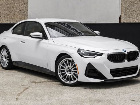 Used 2022 BMW 230i Coupe w/ M Sport Package RWD image 5