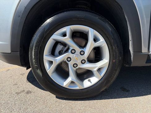 Used 2024 Chevrolet Trax LS w/ LS Convenience Package FWD image 12