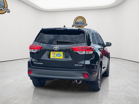 Used 2019 Toyota Highlander XLE AWD/4WD image 5