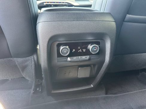 Used 2025 Buick Enclave Preferred w/ Power Package FWD image 23