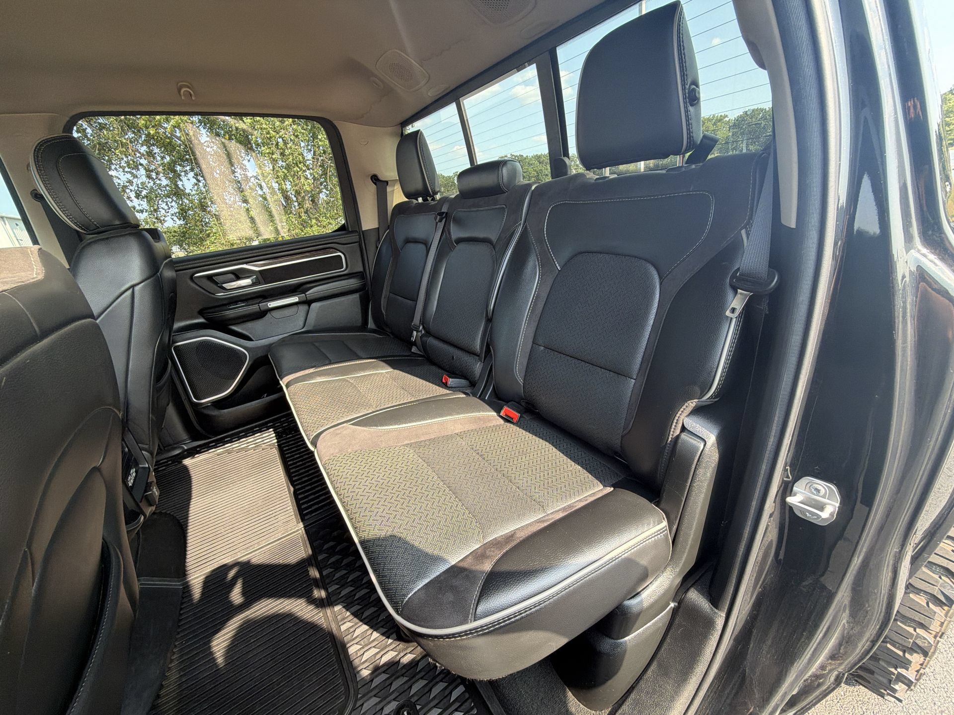 Used 2020 RAM 1500 Laramie AWD/4WD image 21