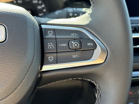 New 2026 Jeep Compass Limited image 30