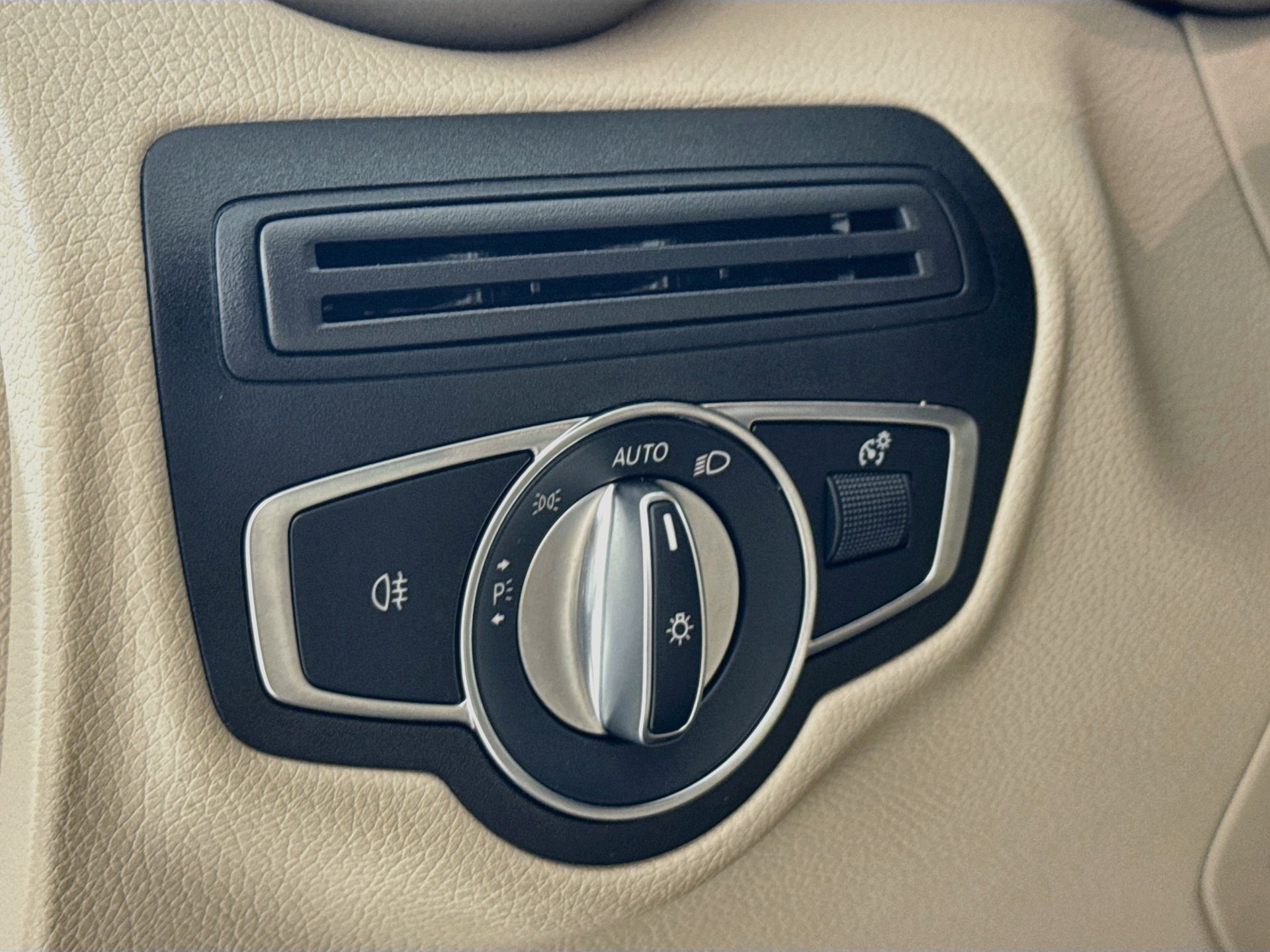 Certified 2022 Mercedes-Benz GLC 300 image 11