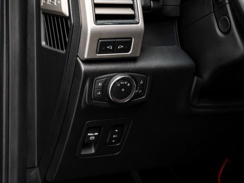 Used 2018 Ford F150 Platinum w/ Equipment Group 701A Luxury AWD/4WD image 30