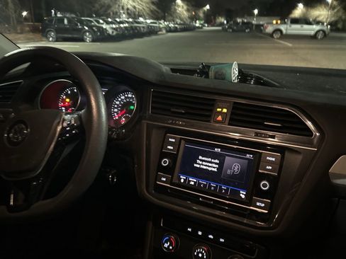 Used 2019 Volkswagen Tiguan S image 10