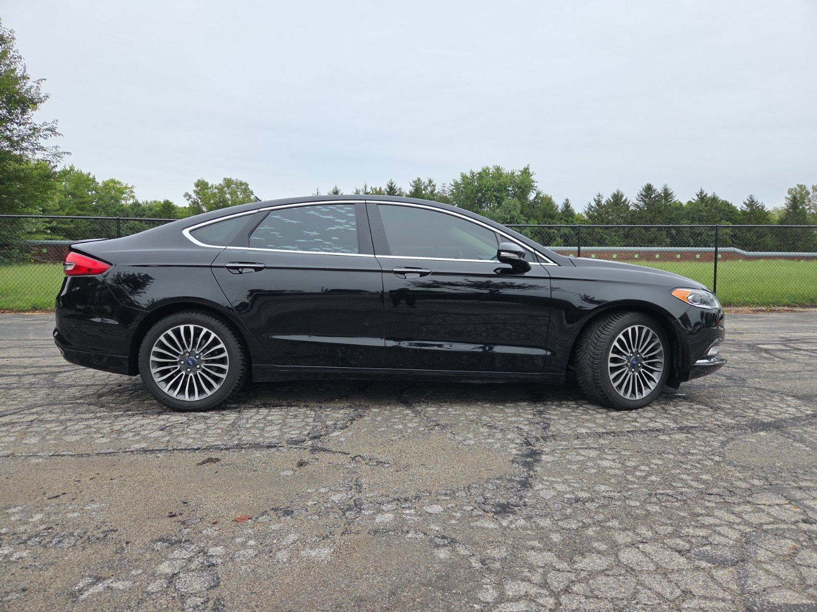 Used 2017 Ford Fusion Titanium AWD/4WD image 2
