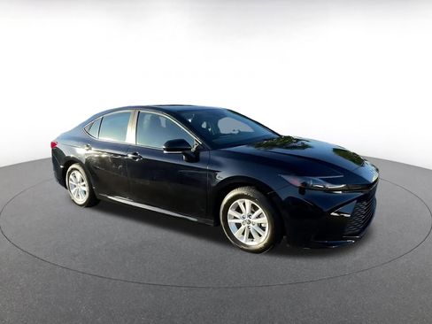 Used 2025 Toyota Camry LE image 2