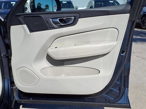 Certified 2023 Volvo XC60 B5 Ultimate w/ Climate Package image 13