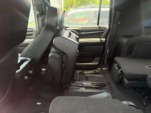 Used 2023 GMC Yukon XL Denali AWD/4WD image 7
