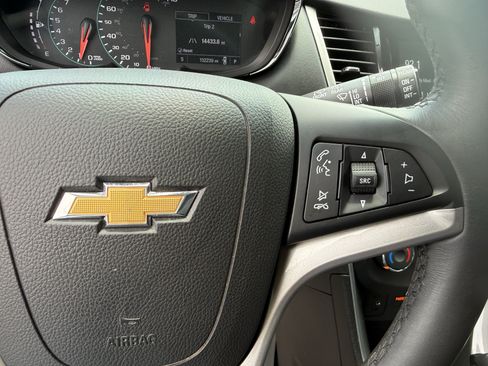Used 2017 Chevrolet Trax LT w/ LT Convenience Package FWD image 26