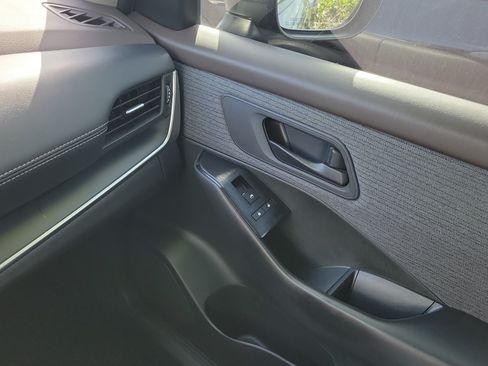 Certified 2023 Nissan Rogue S FWD image 28