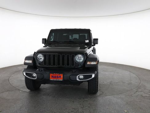 Used 2024 Jeep Gladiator Sport AWD/4WD image 4