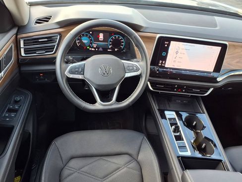Used 2025 Volkswagen Atlas SE AWD/4WD image 7