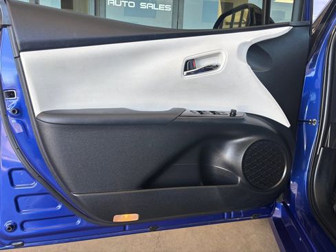 Used 2016 Toyota Prius Four image 15