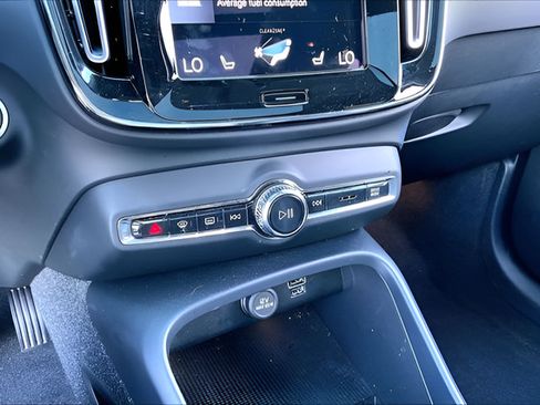 Used 2021 Volvo XC40 T5 Inscription AWD/4WD image 23