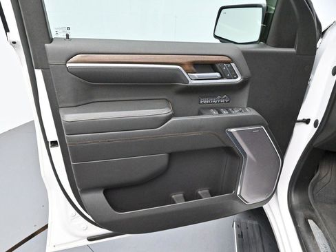 Used 2022 Chevrolet Silverado 1500 High Country w/ High Country Premium Package AWD/4WD image 9