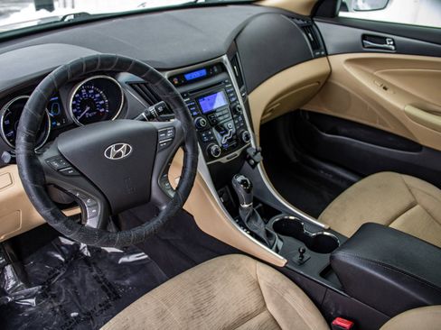 Used 2012 Hyundai Sonata Hybrid image 18