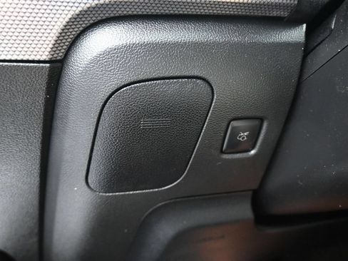 Used 2018 Ford Mustang Coupe w/ Equipment Group 101A RWD image 26