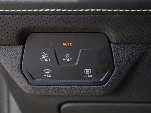 Used 2024 Volkswagen Atlas Cross Sport SE AWD/4WD image 25
