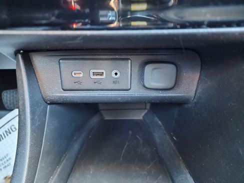 Used 2023 Buick Encore GX Essence w/ Experience Buick Package image 16