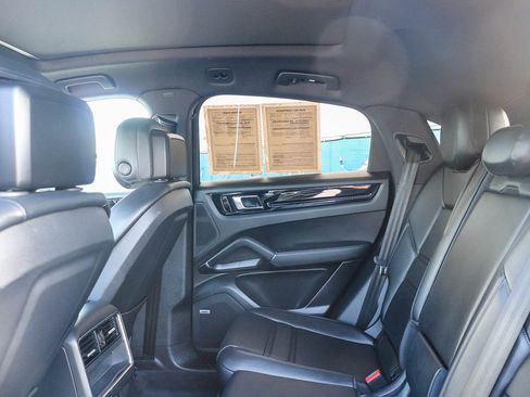 Used 2021 Porsche Cayenne Coupe image 20