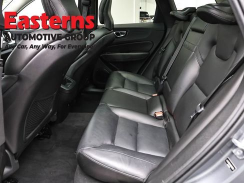 Used 2019 Volvo XC60 T6 Momentum w/ Premium Package image 22