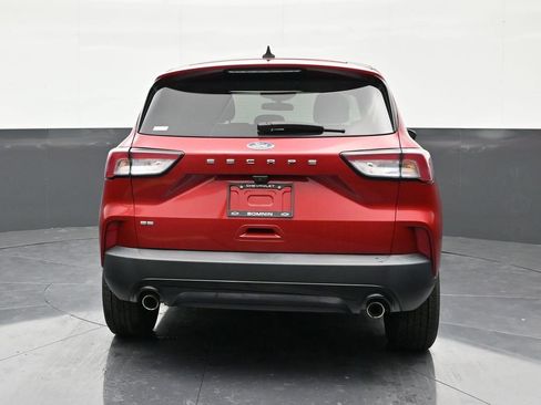 Used 2021 Ford Escape SE w/ SE Sport Appearance Package FWD image 4