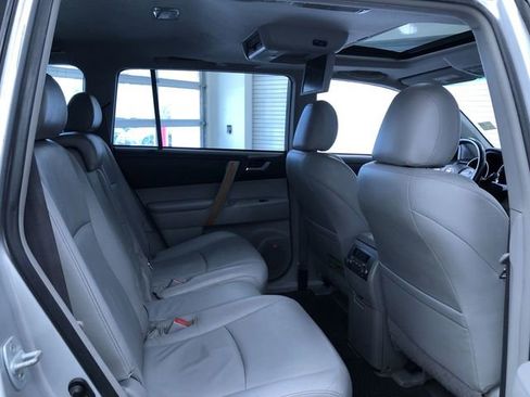 Used 2010 Toyota Highlander Limited AWD/4WD image 20