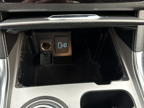 Used 2020 Ford Explorer XLT w/ Equipment Group 202A AWD/4WD image 12