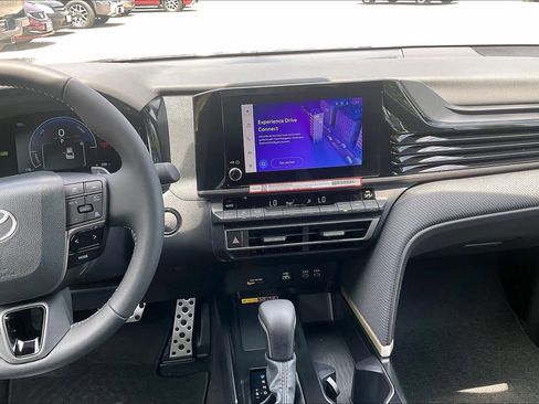 Used 2026 Toyota Camry SE FWD image 7