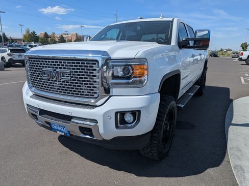 Used 2015 GMC Sierra 2500 Denali w/ Duramax Plus Package AWD/4WD image 7