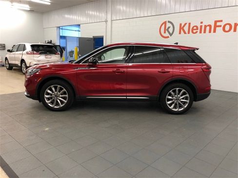 Used 2022 Lincoln Corsair AWD w/ Premium Package image 4