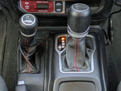 Used 2021 Jeep Gladiator Rubicon AWD/4WD image 12